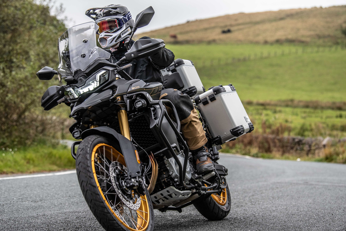 heavy bikes in paistan